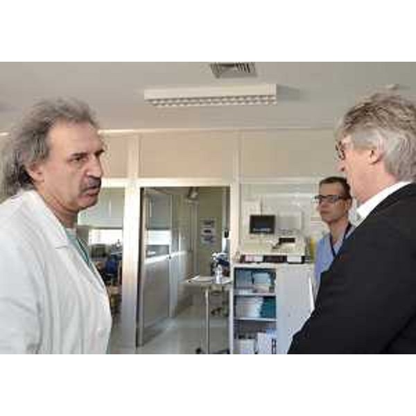 Amato De Monte (Direttore Anestesia e Rianimazione "Santa Maria della Misericordia" Udine) e Renzo Tondo (Presidente Friuli Venezia Giulia) all'Ospedale. (Udine 09/03/12)