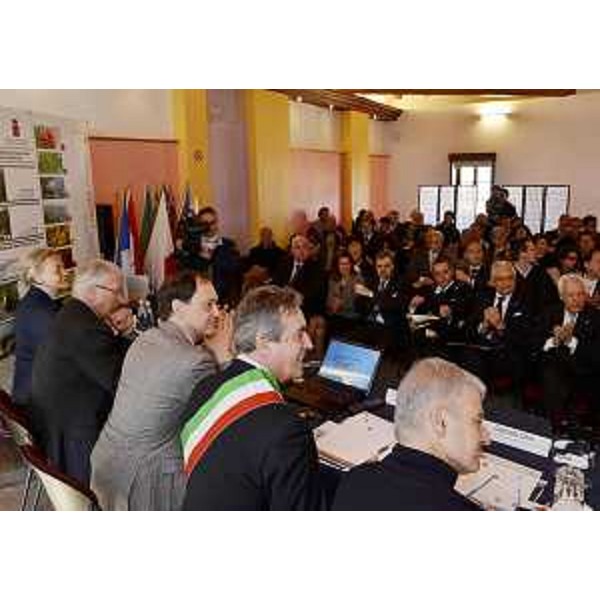 Luca Ciriani (Vicepresidente Giunta e assessore regionale Ambiente), Giorgio Ret (Sindaco Duino Aurisina) e Corrado Clini (Ministro Ambiente) al Collegio del Mondo Unito dell'Adriatico per "Un sogno sostenibile", presentazione dei progetti di ripristino ambientale e storico di Duino Aurisina e della Costa dei Barbari. (Duino 10/03/12)