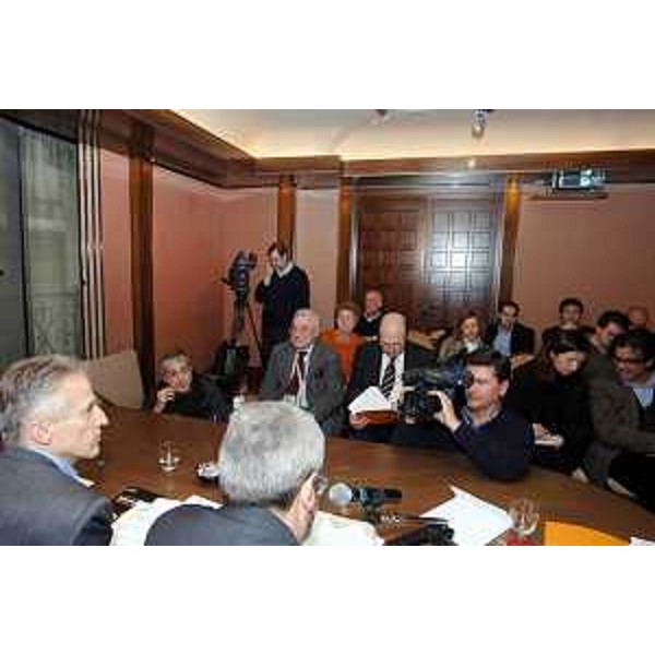 Riccardo Illy (Presidente Regione Friuli Venezia Giulia) con Furio Honsell (Magnifico Rettore dell'Università di Udine) alla presentazione della seconda edizione di 'InnovAction'. (Milano 09/02/07)