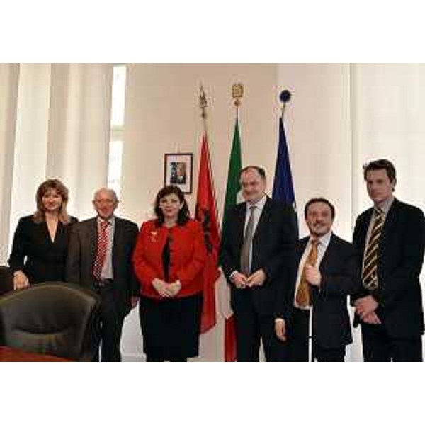 Mario Brancati (Presidente Consulta regionale Associazioni Disabili), Nora Malaj (Viceministro Educazione e Scienza Albania) e Roberto Molinaro (Assessore Istruzione, Università, Ricerca, Cooperazione FVG), nella sede della Regione. (Trieste 13/03/12)