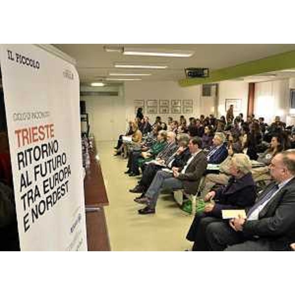 La presentazione del libro "Sono soldi ben spesi? Perché e come valutare l'efficacia delle politiche pubbliche" (Marsilio Editori) alla Facoltà di Economia dell'Università. (Trieste 14/03/12)