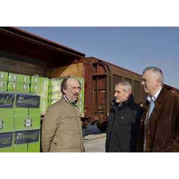 Riccardo Riccardi (Assessore regionale Infrastrutture), Tullio Bratta (Presidente Interporto Cervignano e Consorzio Sviluppo industriale Aussa Corno) e Pietro Paviotti (Sindaco Cervignano) alla partenza del "treno della birra" all'Interporto. (Cervignnao del Friuli 15/03/12)