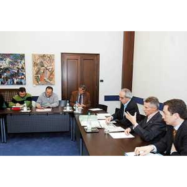 Riccardo Illy (Presidente Regione Friuli Venezia Giulia) con Gianni Pecol Cominotto (Assessore regionale all’organizzazione, personale e sistemi informativi) e e Stefano De Capitani (Amministratore Delegato Insiel) incontrano la RSU e i sindacati Insiel. (Trieste 12/02/07)