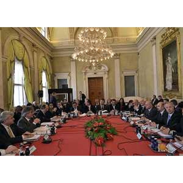 Il tavolo del vertice trilaterale delle Giunte regionali di Friuli Venezia Giulia, Veneto e Carinzia per l'approvazione della Convenzione e dello Statuto del GECT (Gruppo Europeo di Cooperazione Territoriale) "Euregio Senza confini", nella sede della Regione FVG. (Trieste 16/03/12)