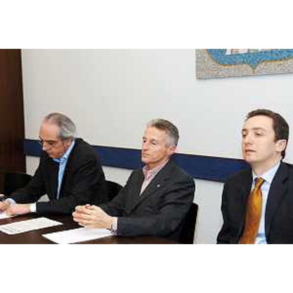 Riccardo Illy (Presidente Regione Friuli Venezia Giulia) con Gianni Pecol Cominotto (Assessore regionale all’organizzazione, personale e sistemi informativi) e Stefano De Capitani (Amministratore Delegato Insiel) incontrano la RSU e i sindacati Insiel. (Trieste 12/02/07)