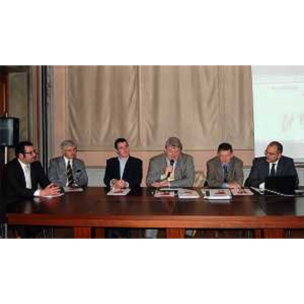 Elio De Anna (Assessore regionale Cultura, Sport, Relazioni internazionali e comunitarie) alla conferenza stampa sui risultati del primo anno della community "pordenonesinelmondo.com", nella sede della Provincia. (Pordenone 19/03/12)