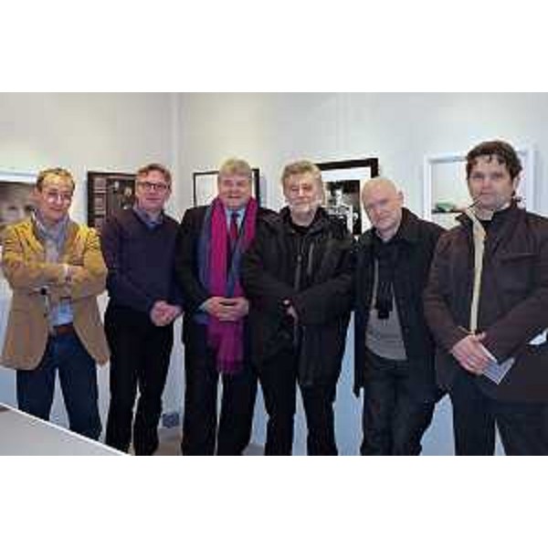 Elio De Anna (Assessore regionale Cultura) con i fotografi Rinaldi, Indrigo, Genuzio, Criscuoli, Tubaro, all'inaugurazioe della mostra "Fotografare il tempo" nella sede dell'Ufficio di collegamento della Regione Friuli Venezia Giulia. (Bruxelles 14/03/12)