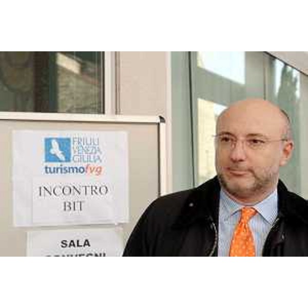 Enrico Bertossi (Assessore regionale alle attività produttive) ritratto in occasione alla conferenza stampa per la presentazione al 'BIT 07' di Milano. (Udine 13/02/07)