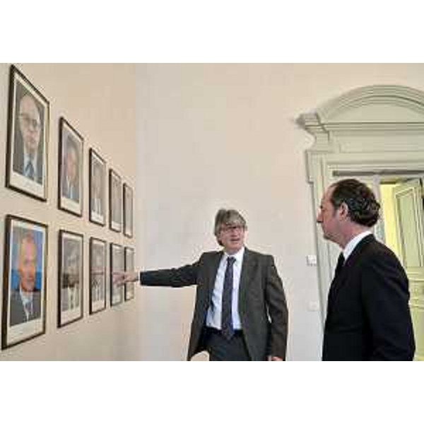 Renzo Tondo (Presidente Friuli Venezia Giulia) mostra a Luca Zaia (Presidente Veneto) le foto degli ex presidenti del Friuli Venezia Giulia, nella sede della Regione. (Trieste 21/03/12)