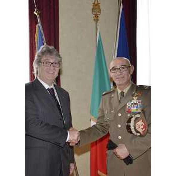 Renzo Tondo (Presidente Friuli Venezia Giulia) riceve il generale Federico Maria Pellegatti, nuovo Comandante del Comando militare dell'Esercito del Friuli Venezia Giulia, in Consiglio regionale. (Trieste 22/03/12)