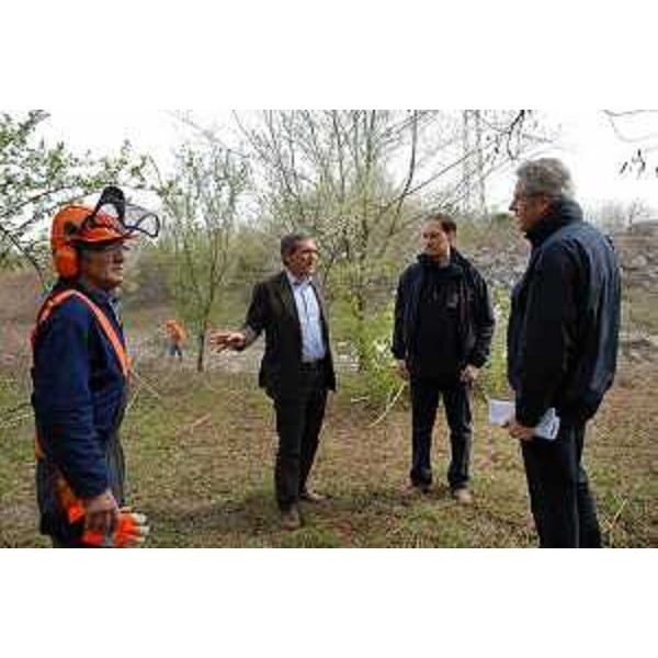 Luca Ciriani (Vicepresidente Giunta regionale e assessore regionale Protezione civile) e Guglielmo Berlasso (Direttore Protezione civile FVG) durante la prima giornata dell'operazione "Alvei Puliti". (24/03/12)