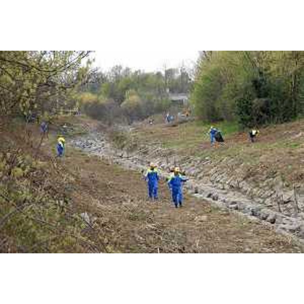 Volontari della Protezione civile del Friuli Venezia Giulia al lavoro nel corso dell'operazione "Alvei Puliti". (25/03/12)