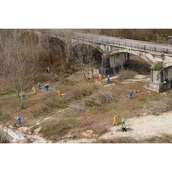Volontari della Protezione civile del Friuli Venezia Giulia al lavoro nel corso dell'operazione "Alvei Puliti". (25/03/12)