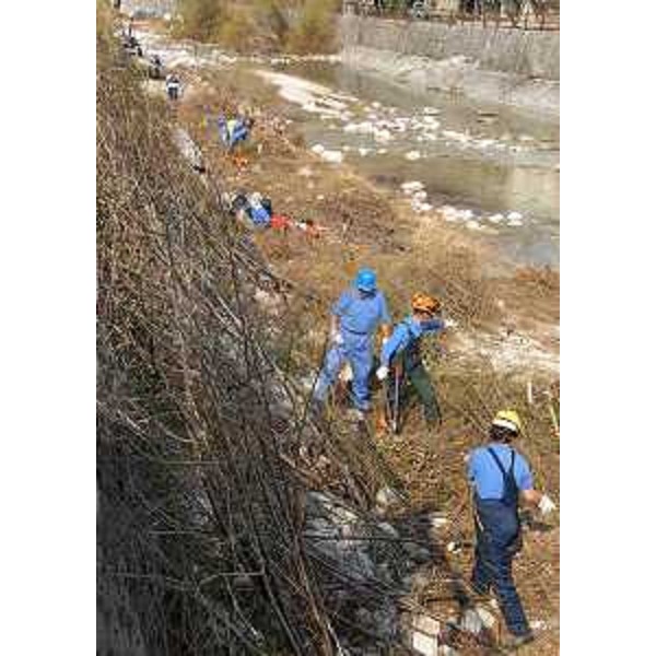 Volontari della Protezione civile del Friuli Venezia Giulia al lavoro nel corso dell'operazione "Alvei Puliti". (25/03/12)