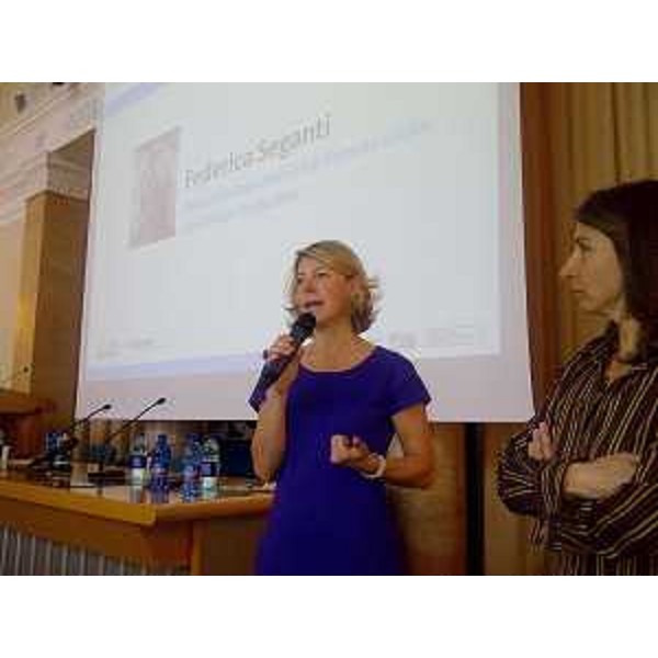 Federica Seganti (Assessore regionale Attività produttive) e Francesca Ghersinich (Direttore Master in Turismo - MIB) durante il seminario "Blog, microblog e turismo: un'opportunità per aziende e territorio", al MIB School of Management. (Trieste 29/03/12)
