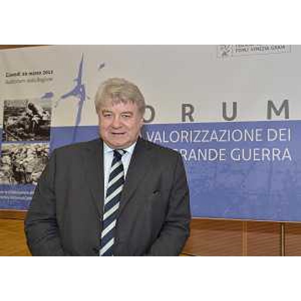 Elio De Anna (Assessore regionale Cultura) al Forum per la valorizzazione dei siti della Grande Guerra. (Udine 29/03/12)
