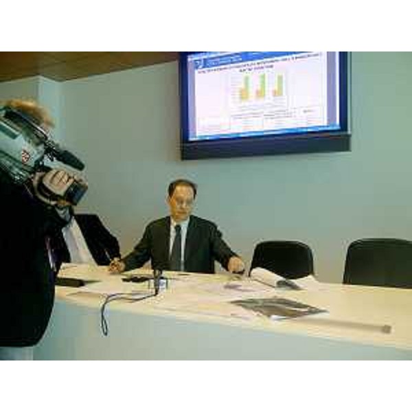 Luca Ciriani (Vicepresidente Giunta regionale e assessore regionale Ambiente) durante la riunione convocata per valutare provvedimenti per fronteggiare possibili conseguenze legate all'attuale stato di carenza idrica. (Udine 30/03/12)