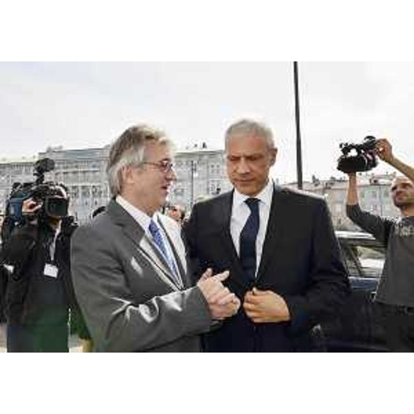 Renzo Tondo (Presidente Friuli Venezia Giulia) accoglie Boris Tadic (Presidente Repubblica di Serbia) davanti alla Stazione Marittima, sul Molo Bersaglieri. (Trieste 30/03/12)