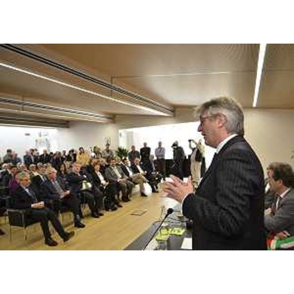 Renzo Tondo (Presidente Friuli Venezia Giulia) interviene all'inaugurazione della sala consiliare del Comune di Tavagnacco intitolata ad Egidio Feruglio. (Feletto Umberto 31/03/12)