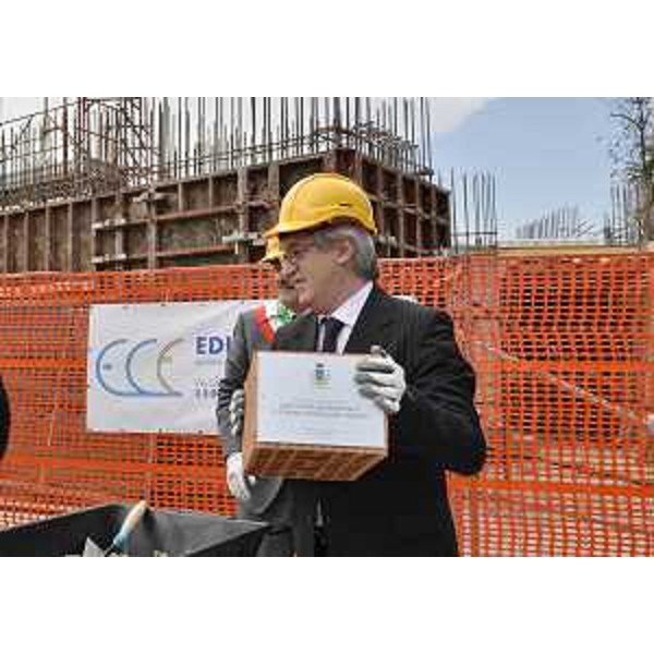 Renzo Tondo (Presidente Friuli Venezia Giulia) posa la prima pietra della Struttura residenziale e centro diurno per anziani del Comune di Tavagnacco. (Feletto Umberto 31/03/12)
