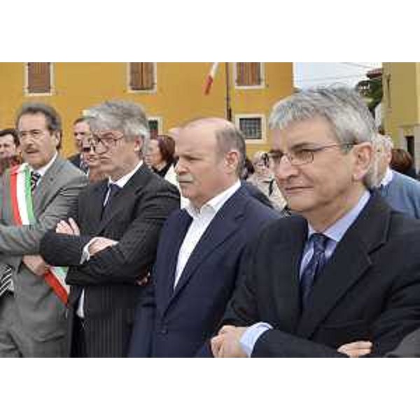 Mario Pezzetta (Sindaco Tavagnacco), Renzo Tondo (Presidente Friuli Venezia Giulia), Gianfranco Moretton (Consigliere regionale) e Carlo Pegorer alla cerimonia per la posa della prima pietra della Struttura residenziale e centro diurno per anziani del Comune di Tavagnacco. (Feletto Umberto 31/03/12)