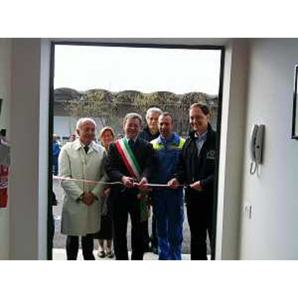 Luca Ciriani (Vicepresidente Giunta regionale e assessore regionale Protezione civile) e Stefano Del Cont Bernard (Sindaco Aviano) all'inaugurazione della nuova sede che ospiterà gli uomini, le attrezzature e i mezzi del Gruppo comunale di volontari della Protezione civile. (Aviano 31/03/12)