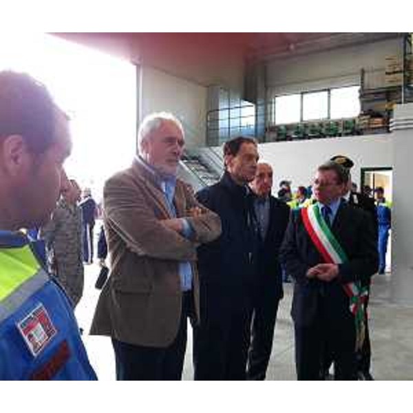 Luca Ciriani (Vicepresidente Giunta regionale e assessore regionale Protezione civile) e Stefano Del Cont Bernard (Sindaco Aviano) all'inaugurazione della nuova sede che ospiterà gli uomini, le attrezzature e i mezzi del Gruppo comunale di volontari della Protezione civile. (Aviano 31/03/12)