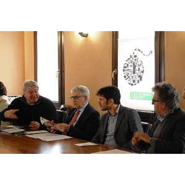 Elio De Anna (Assessore regionale Cultura), Renato Cinelli (Presidente Cinemazero), Riccardo Costantini (Cinemazero) e Marco Rossitti (Direttore artistico "Le Voci dell'Inchiesta") alla presentazione del festival "Le Voci dell'Inchiesta". (Pordenone 02/04/12)