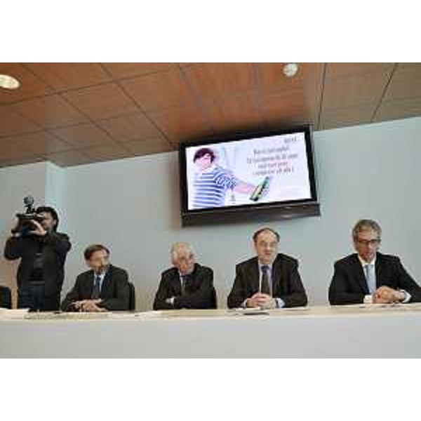 Giorgio Ros (Direttore generale ASS n. 4 Medio Friuli), Francesco Piani (Prevenzione ASS n. 4), Roberto Molinaro (Assessore regionale Istruzione) e Fabrizio Cicero Santalena (Direttore Despar Nordest) alla presentazione della campagna di sensibilizzazione "Meno 18, zero alcol". (Udine 10/04/12)
