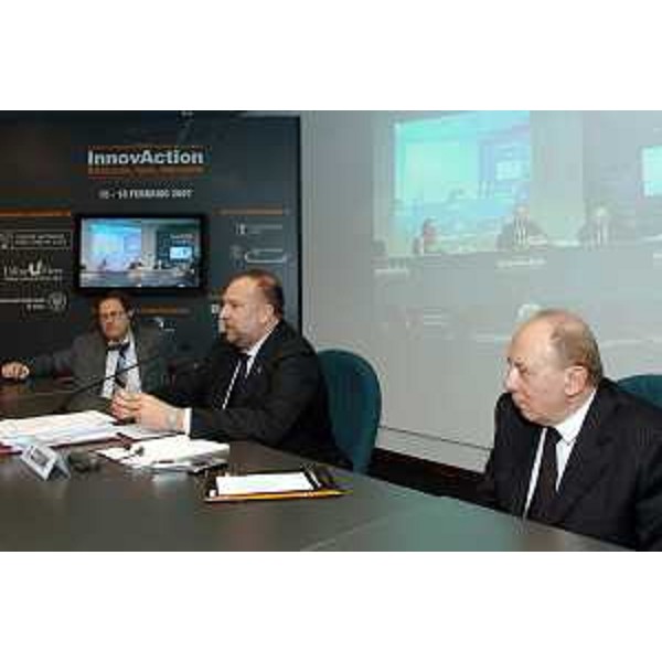 Roberto Cosolini (Assessore regionale al lavoro, formazione, università e ricerca) con Kenneth Morse (responsabile del Dipartimento per lo sviluppo d'impresa al Mit Entrepreneurship Centre di Boston) e Giancarlo Michellone (presidente di AREA) ritratti in occasione del dibattito a InnovAction. (Udine 16/02/07)
