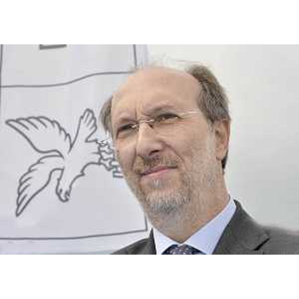 Riccardo Riccardi (Assessore regionale Infrastrutture, Mobilità, Pianificazione territoriale e Lavori pubblici) alla cerimonia per la conclusione dei lavori della rotatoria sulla strada regionale 464. (Fagagna 14/04/12)