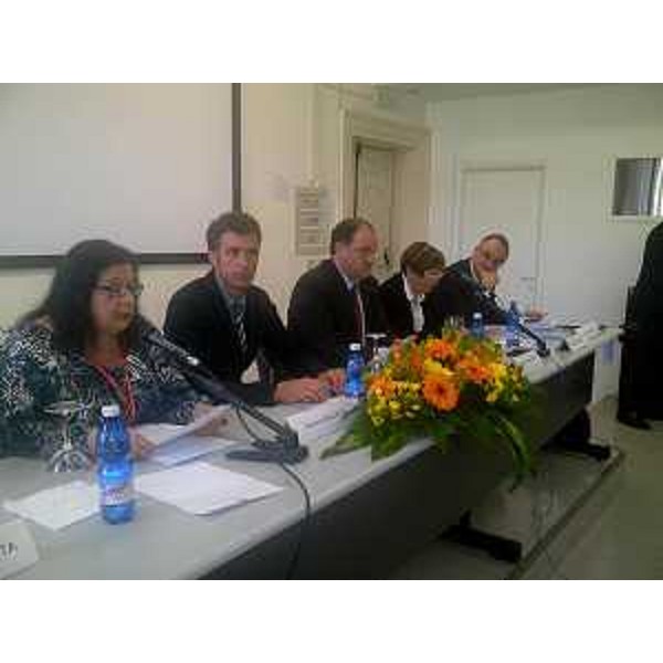 Roberto Molinaro (Assessore regionale Istruzione e Università) al Convitto "Paolo Diacono" all'apertura del seminario sull'internazionalizzazione dell'offerta formativa promosso dal Ministero dell'Istruzione. (Cividale del Friuli 16/04/12)