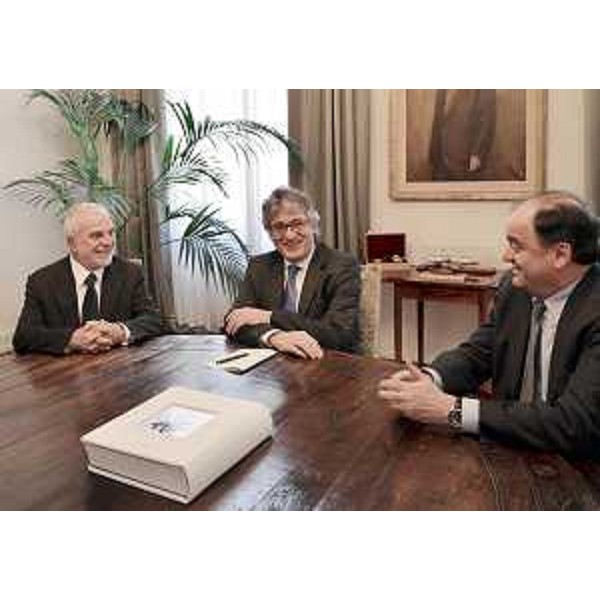 Adriano De Maio (Presidente Area Science Park), Renzo Tondo (Presidente Friuli Venezia Giulia) e Roberto Molinaro (Assessore regionale Istruzione, Università, Ricerca, Famiglia, Associazionismo e Cooperazione) nella sede della Regione. (Trieste 17/04/12)