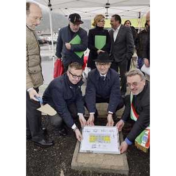 Renzo Tondo (Presidente Friuli Venezia Giulia) e Riccardo Riccardi (Assessore regionale Lavori pubblici) alla cerimonia per la posa della prima pietra di un fabbricato dell'ATER Alto Friuli. (Invillino di Villa Santina 20/04/12)