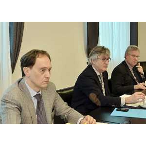 Luca Ciriani (Vicepresidente Giunta regionale e assessore regionale Ambiente, Energia, Politiche Montagna, Protezione civile), Renzo Tondo (Presidente Friuli Venezia Giulia) e Daniele Bertuzzi (Segretario generale Regione FVG) durante la riunione della Giunta regionale. (Udine 23/04/12)