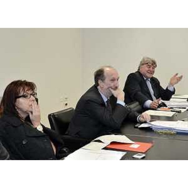 Gli assessori regionali Angela Brandi (Lavoro, Formazione, Commercio e Pari Opportunità), Riccardo Riccardi (Infrastrutture, Mobilità, Pianificazione territoriale e Lavori pubblici) ed Elio De Anna (Cultura, Sport, Relazioni internazionali e comunitarie) durante la riunione della Giunta regionale. (Udine 23/04/12)