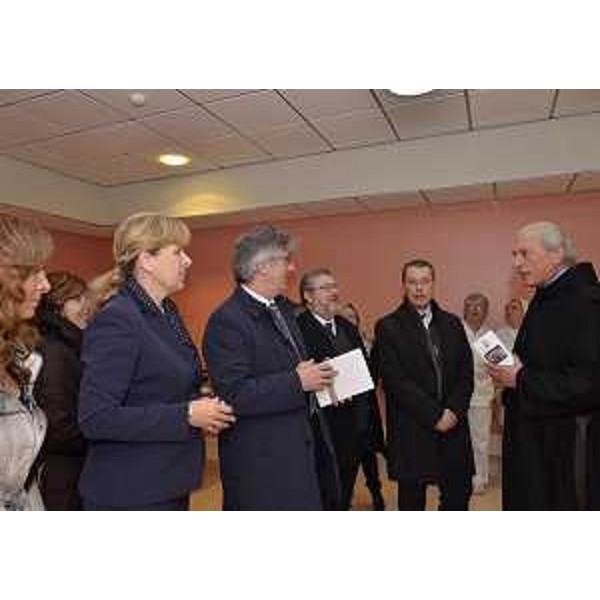 Gabriella Bon (Direttore amministrativo Villa San Giusto), Renzo Tondo (Presidente Friuli Venezia Giulia), Marco Bertoli (Direttore sanitario ASS 2 Isontina), Gianni Cortiula (Direttore centrale Salute, Integrazione sociosanitaria e Politiche sociali Regione FVG) e Fra Marco Fabello (Provincia Lombardo-Veneta Ordine ospedaliero di San Giovanni di Dio) a Villa San Giusto. (Gorizia 24/04/12)