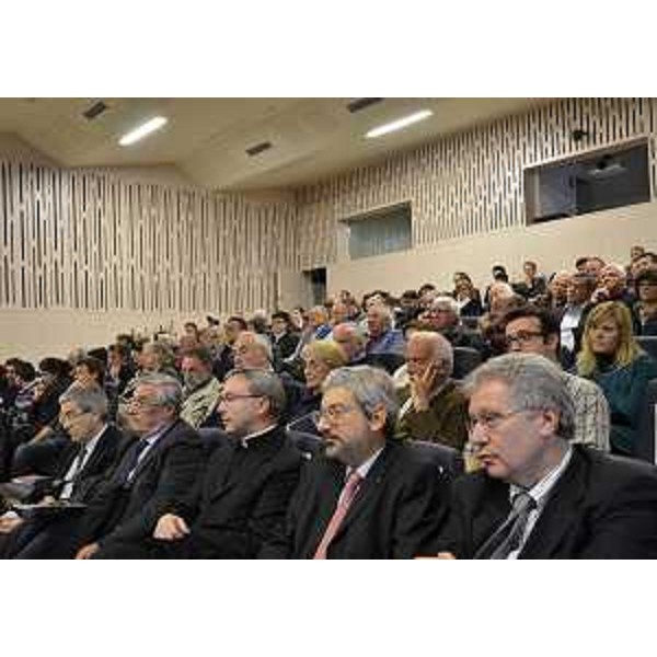 Pietro Fontanini (Presidente Provincia Udine), Furio Honsell (Sindaco Udine) e Daniele Bertuzzi (Segretario generale Regione FVG), in prima fila tra il pubblico all'anteprima del film "Carnia 1944. Un'estate di libertà". (Udine 24/04/12)