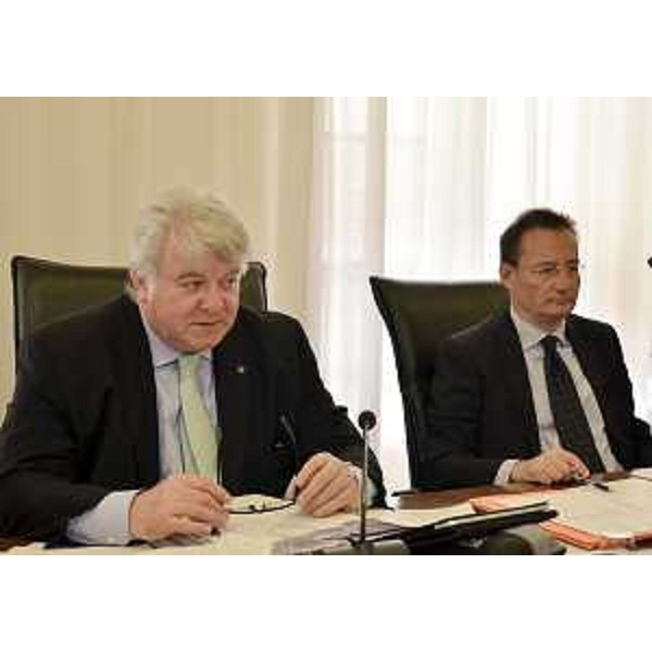 Elio De Anna (Assessore regionale Cultura, Sport, Relazioni internazionali e comunitarie) ed Edoardo Sasco (Vicepresidente V Commissione consiliare) in Consiglio regionale. (Trieste 26/04/2012)