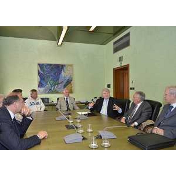 Giuseppe Abbagnale (Campione olimpico), Dario Crozzoli (Presidente Comitato FVG FIC-Federazione Italiana Canottaggio), Elio De Anna (Assessore regionale Sport) ed Emilio Felluga (Presidente CONI FVG) in Consiglio regionale. (Trieste 26/04/12)