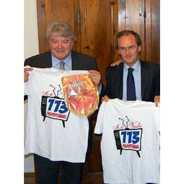 Elio De Anna (Assessore regionale Sport) e Giuseppe Morandini (Presidente CaRiFVG-Cassa di Risparmio del Friuli Venezia Giulia) alla conferenza stampa di presentazione del ritorno a Udine delle finali nazionali under 19 di Basket maschile. (Udine 27/04/12)