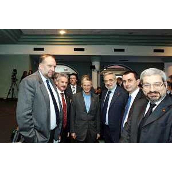 Riccardo Illy (Presidente Regione Friuli Venezia Giulia) con Luigi Nicolais (Ministro per la Funzione Pubblica e l'Innovazione), Roberto Cosolini (Assessore regionale al lavoro, formazione, università e ricerca), Ettore Rosato (Sottosegretario agli Interni) e Furio Honsell (Magnifico Rettore dell'Università di Udine) a InnovAction. (Udine 17/02/07)
