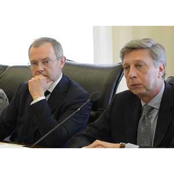 Andrea Garlatti (Assessore regionale Funzione pubblica, Autonomie locali, Coordinamento Riforme) e Giorgio Venier Romano (Presidente III Commissione consiliare) durante il dibattito generale sul ddl per il Fondo regionale di previdenza complementare, in Consiglio regionale. (Trieste 03/05/12)