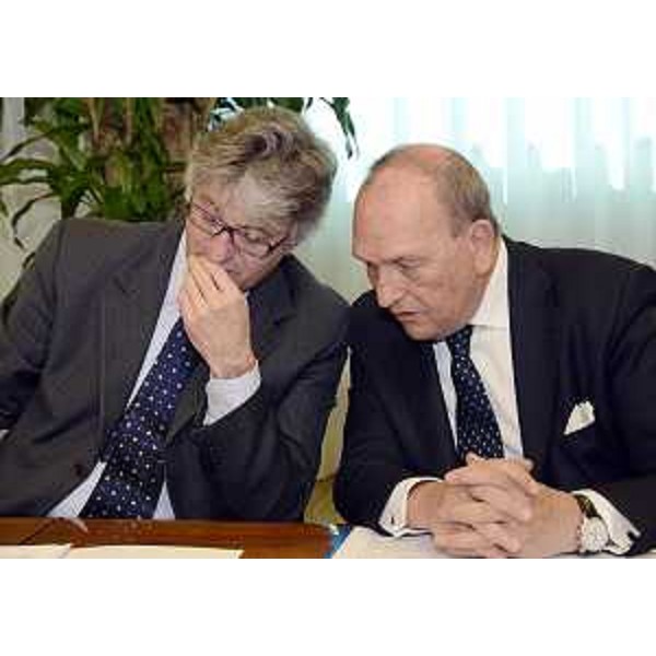 Renzo Tondo (Presidente Friuli Venezia Giulia) e Sergio Dressi (Presidente Aeroporto FVG SpA) alla presentazione dei risultati della gestione triennale dell'Aeroporto Friuli Venezia Giulia SpA. (Udine 04/05/12)
