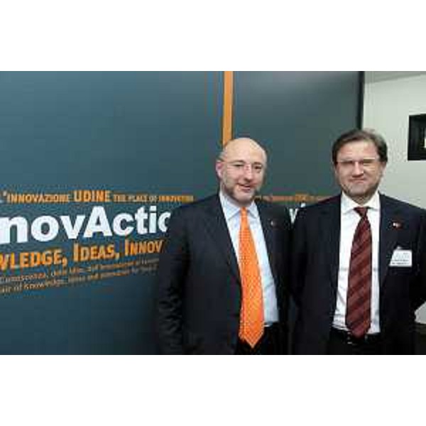 Enrico Bertossi (Assessore regionale alle attività produttive) con Edi Snaidero (Snaidero) a InnovAction. (Udine 17/02/07)