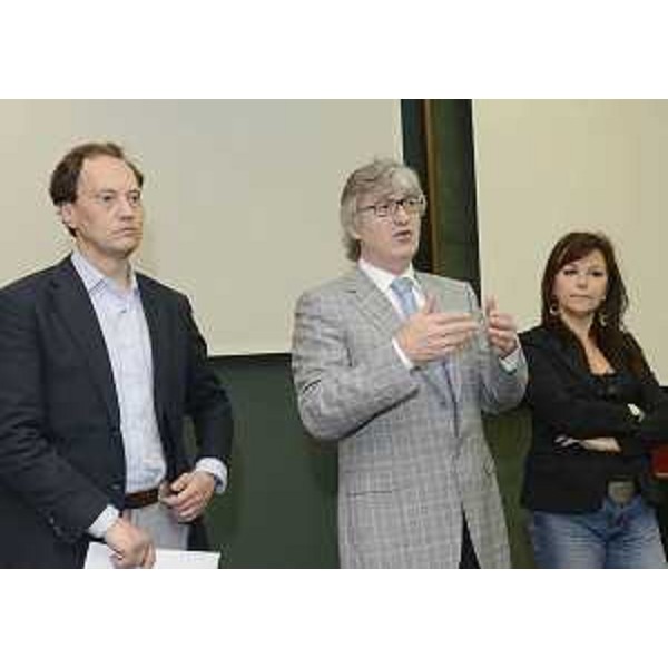 Luca Ciriani (Vicepresidente Regione FVG e assessore regionale Protezione civile), Renzo Tondo (Presidente Friuli Venezia Giulia) e Angela Brandi (Assessore regionale Lavoro) nella sede dell'Agemont-Agenzia per lo Sviluppo Economico della Montagna. (Amaro 11/05/12)