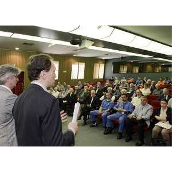 Renzo Tondo (Presidente Friuli Venezia Giulia) e Luca Ciriani (Vicepresidente Regione FVG e assessore regionale Protezione civile) nella sede dell'Agemont-Agenzia per lo Sviluppo Economico della Montagna. (Amaro 11/05/12)