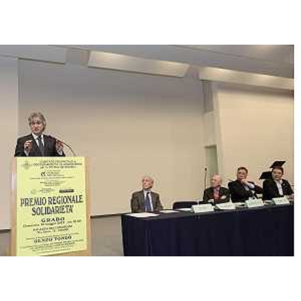 Renzo Tondo (Presidente Friuli Venezia Giulia) interviene al Premio regionale Solidarietà. (Grado 13/05/12)