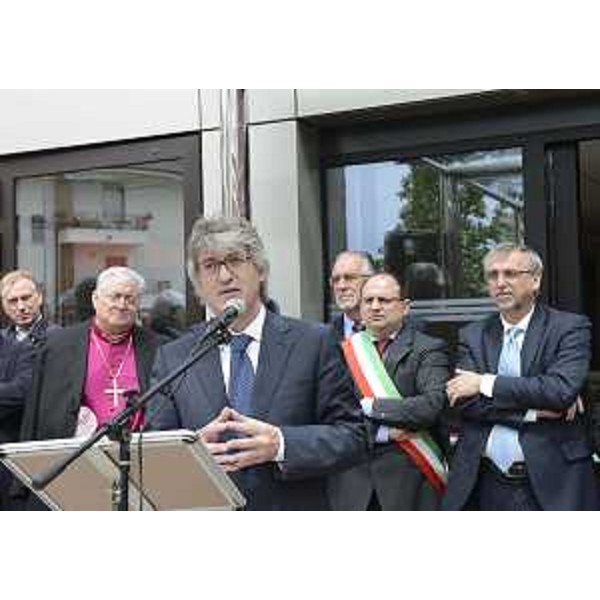 Renzo Tondo (Presidente Friuli Venezia Giulia) interviene all'inaugurazione dei nuovi uffici della direzione generale della Banca di Credito Cooperativo Staranzano e Villesse. (Staranzano 13/05/12)
