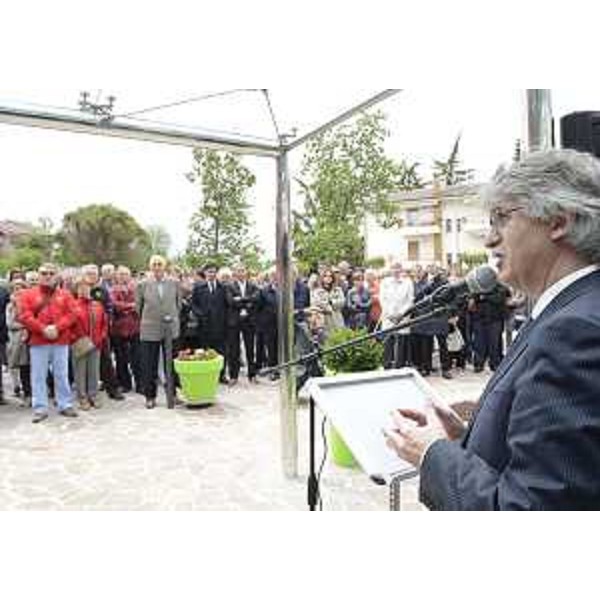 Renzo Tondo (Presidente Friuli Venezia Giulia) interviene all'inaugurazione dei nuovi uffici della direzione generale della Banca di Credito Cooperativo Staranzano e Villesse. (Staranzano 13/05/12)